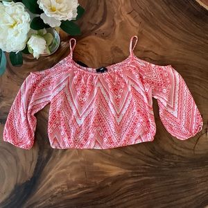 Topmark cold shoulder crop top